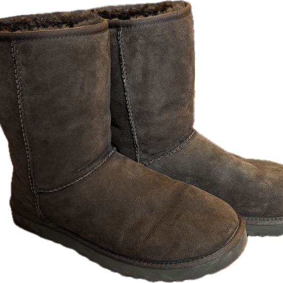 UGG Classic Short II Boots - Picture 9 of 9